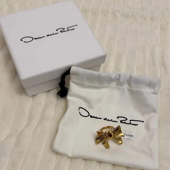 Oscar de la Renta Gold Ribbon Ring - Picture 1 of 4
